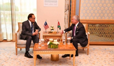 Anwar sempat mengadakan pertemuan dengan Raja Jordan Raja Abdullah II luar Sidang Kemuncak Tergempar OIC. - Foto: FB Anwar Ibrahim