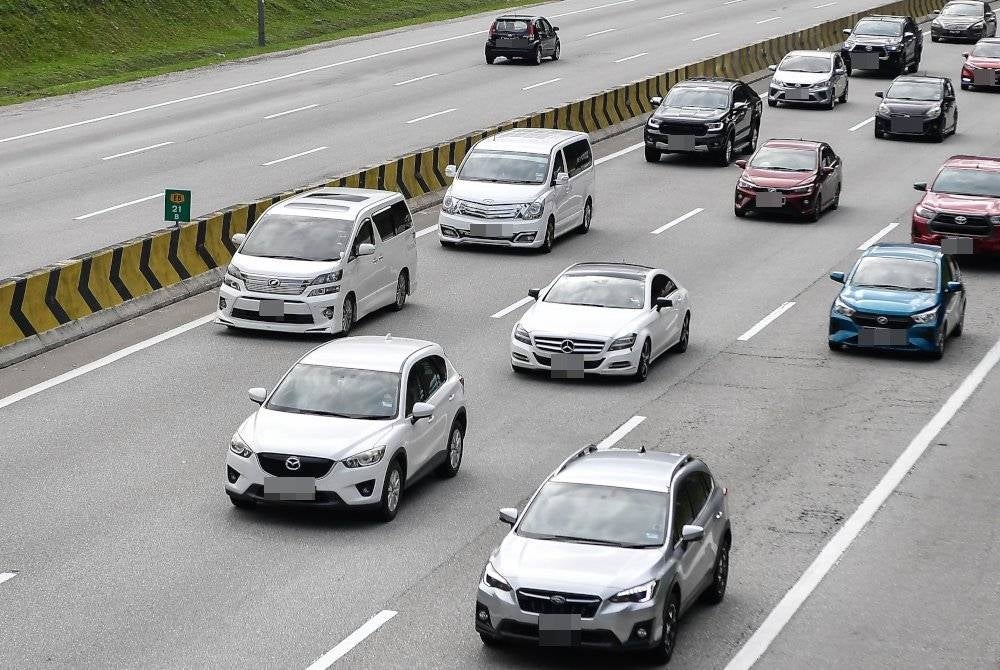 Kesesakan hanya berlaku sepanjang dua kilometer di PLUS dari Senawang ke Port Dickson akibat aliran trafik tinggi. - Foto Bernama