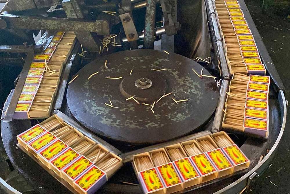 Gesek bukan sahaja digunakan sebagai bahan api tetapi turut menjadi barangan yang mengimbau nostalgia lama