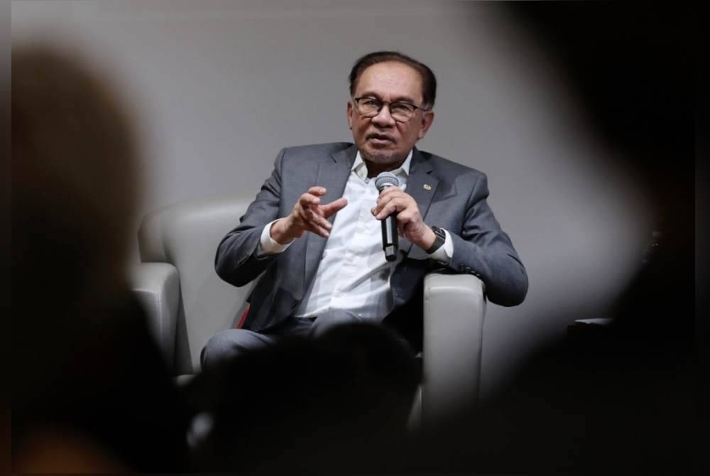 Anwar berucap dalam program syarahan 'Super Power Rivalry and Rising Tensions in the Asia Pacific” di University of California. - Foto Bernama.