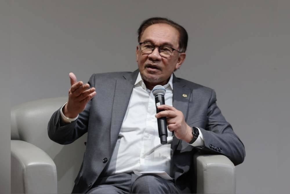 Anwar berucap dalam program syarahan 'Super Power Rivalry and Rising Tensions in the Asia Pacific” di University of California. - Foto Bernama.