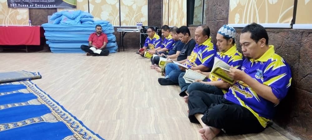 Majlis bacaan Yasin turut diadakan sempena meraikan 38 tahun persahabatan.