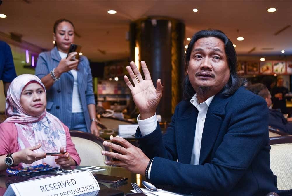 Azan berharap nasib artis lama lebih terbela pada masa akan datang.