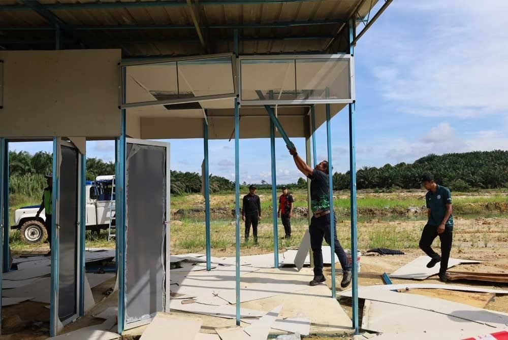 PDT Kerian berjaya membanteras kegiatan pencerobohan tanah kerajaan untuk aktiviti pertanian di kawasan kolam tadahan Bukit Merah dalam satu operasi penguatkuasaan melibatkan pelbagai agensi, pada Rabu.