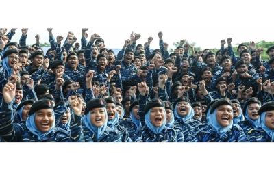 PLKN yang diperkenalkan pada tahun 2022 berjaya menjadi platform melahirkan generasi muda berketrampilan, berani serta mempunyai semangat cintakan negara yang kuat. - FOTO BERNAMA 