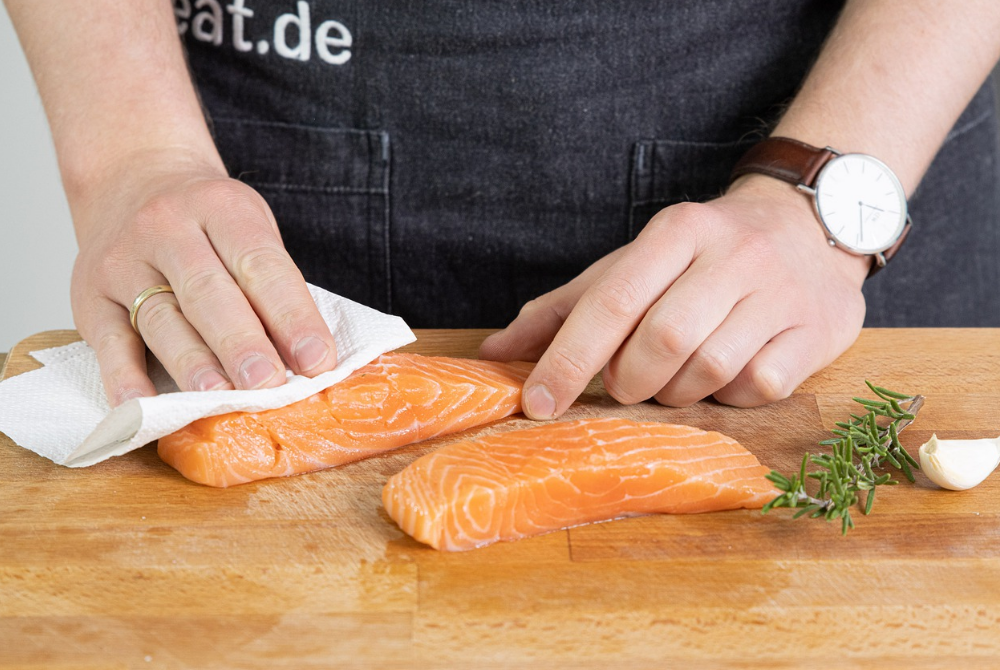 UMAT Islam dibolehkan untuk memakan makanan yang dimasak atau disediakan oleh non-Muslim (bukan ahli kitab) seperti Hindu, Sikh, Buddha dan selainnya selagi mana makanan itu adalah halal dan bukannya hasil sembelihan mereka. -Gambar hiasan