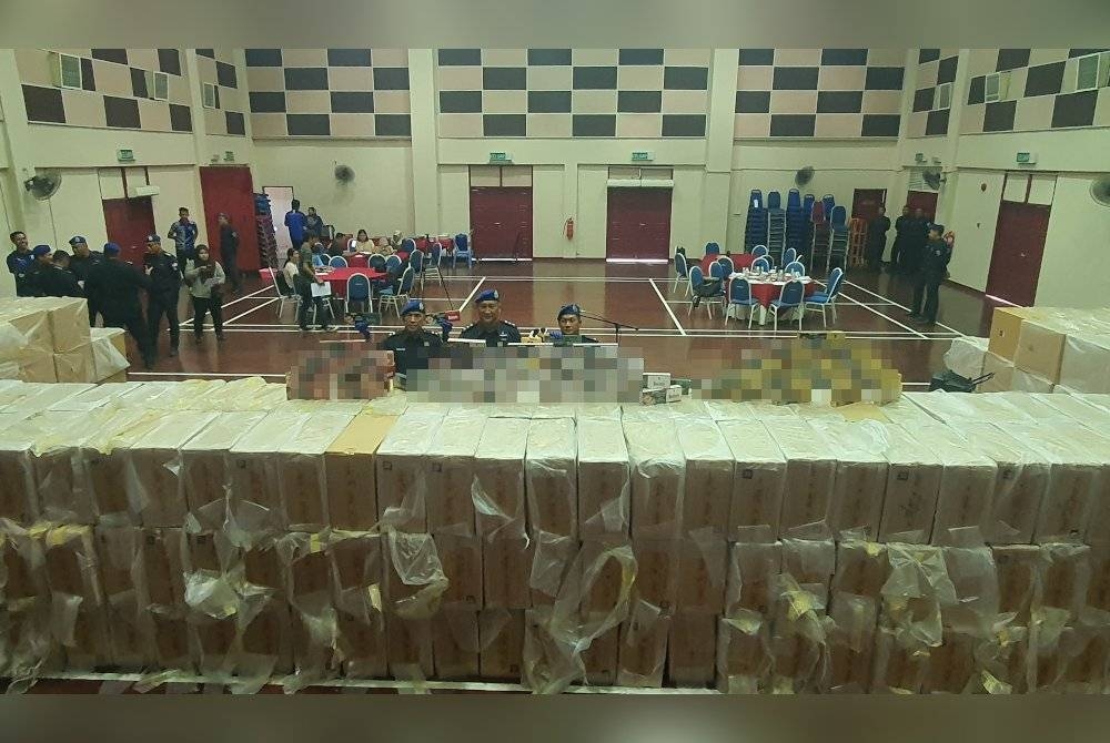 Sebahagian rokok putih yang dirampas dalam satu serbuan di George Town.