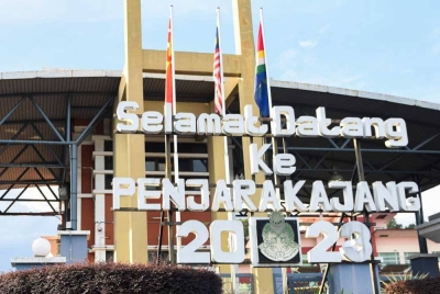 Mohamed Ya'cob yang membunuh penyanyi era 90-an, Allahyarham Along Spoon atau telah keluar dari Penjara Kajang tepat jam 6 petang tadi. - Foto SINAR HARIAN/ MOHD RAFIQ REDZUAN HAMZAH