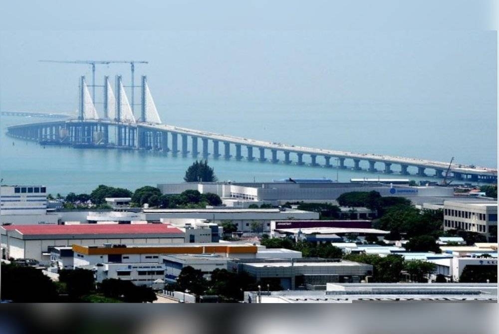Pulau Pinang turut mencatatkan RM13.7 bilion dalam pelaburan pembuatan yang diluluskan pada tahun 2022, melibatkan aliran masuk sebanyak 135 projek dengan penjanaan sebanyak 15,752 peluang pekerjaan yang baharu. - Foto Bernama