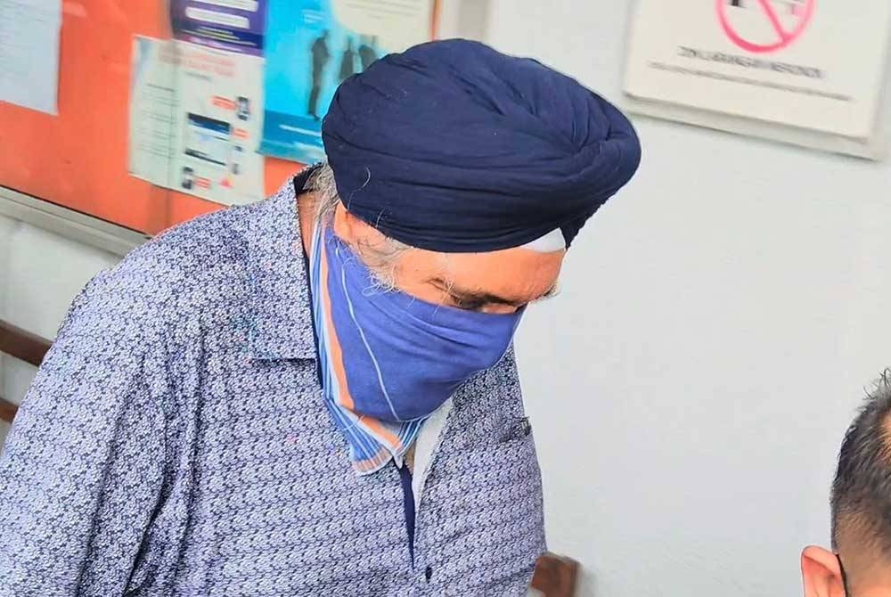 Pavitar Singh dituduh di Mahkamah Sesyen Kuala Lumpur pada Jumaat, atas satu pertuduhan bersubahat dengan dua lelaki supaya mencederakan abang iparnya yang juga seorang bekas hakim sehingga parah, bulan lalu.