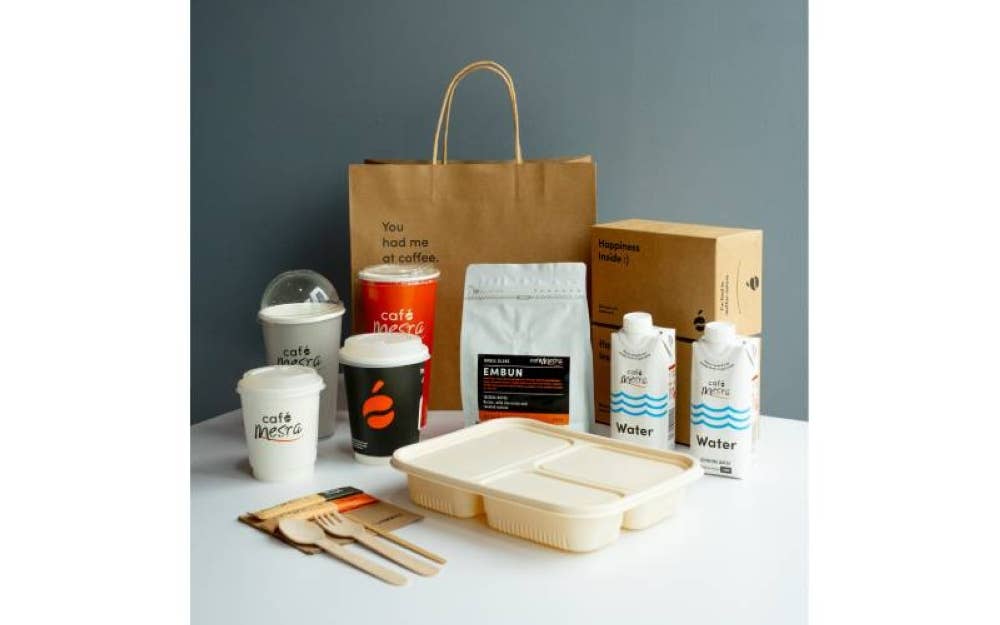 Setiap produk makanan dan minuman di Café Mesra menerapkan konsep pembungkusan mesra alam yang mampan.