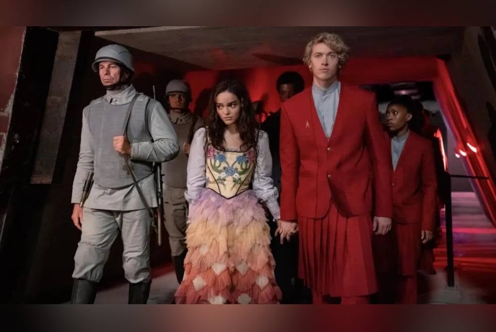 
Snow terpaksa akur apabila diminta menjadi mentor Lucy dari District 12.