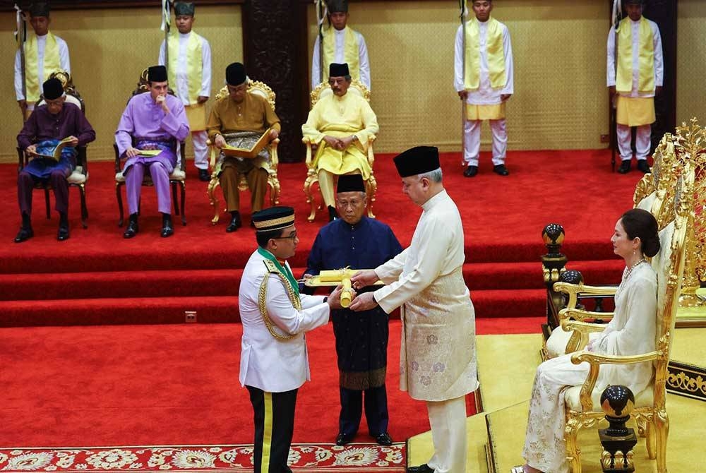 Bridgedier Jeneral Dr Mohd Arshil Moideen mendahului senarai 209 penerima Darjah Kebesaran dan Pingat Negeri Perak pada Sabtu