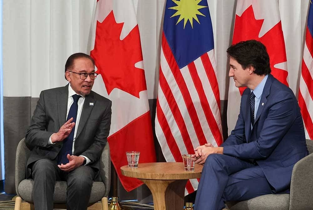 Anwar mengadakan pertemuan dua hala dengan Trudeau di luar Mesyuarat Pemimpin Ekonomi Kerjasama Ekonomi Asia Pasifik (APEC) ke-30 di sini, hari ini. - Foto Bernama