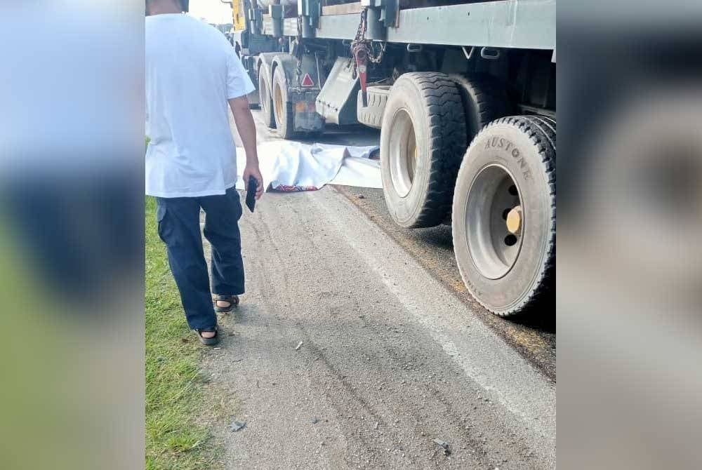 Mangsa meninggal dunia di tempat kejadian akibat parah di kepala dan badan.