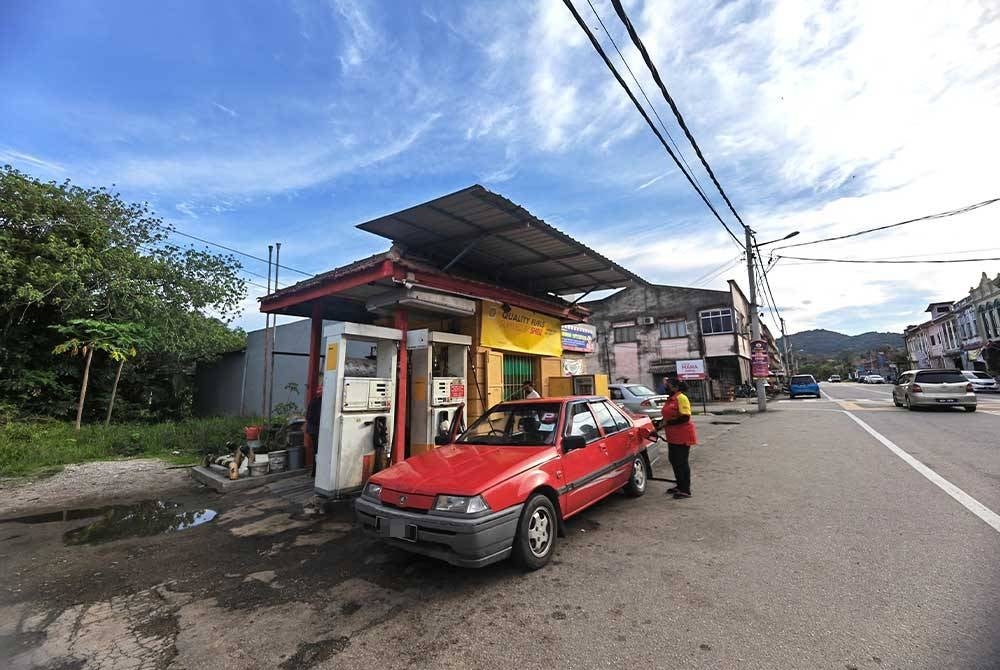 Stesen minyak tertua di Kuala Pilah ini masih kekal utuh memberi khidmat kepada penduduk
