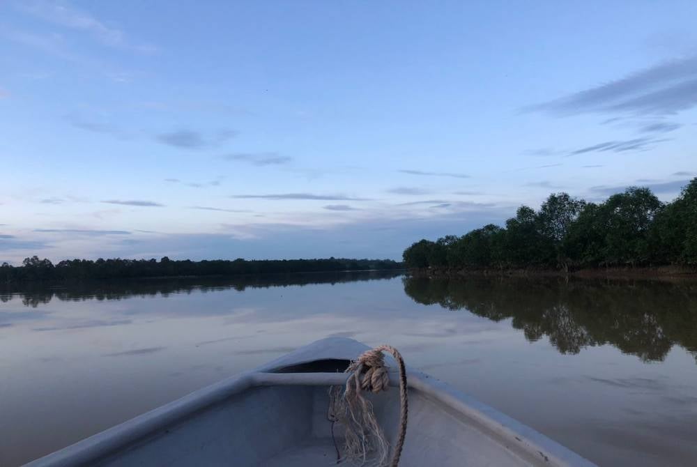 Usaha pencarian lelaki terbabit diteruskan pada Ahad. - Foto: BBP Tangkak/Muar