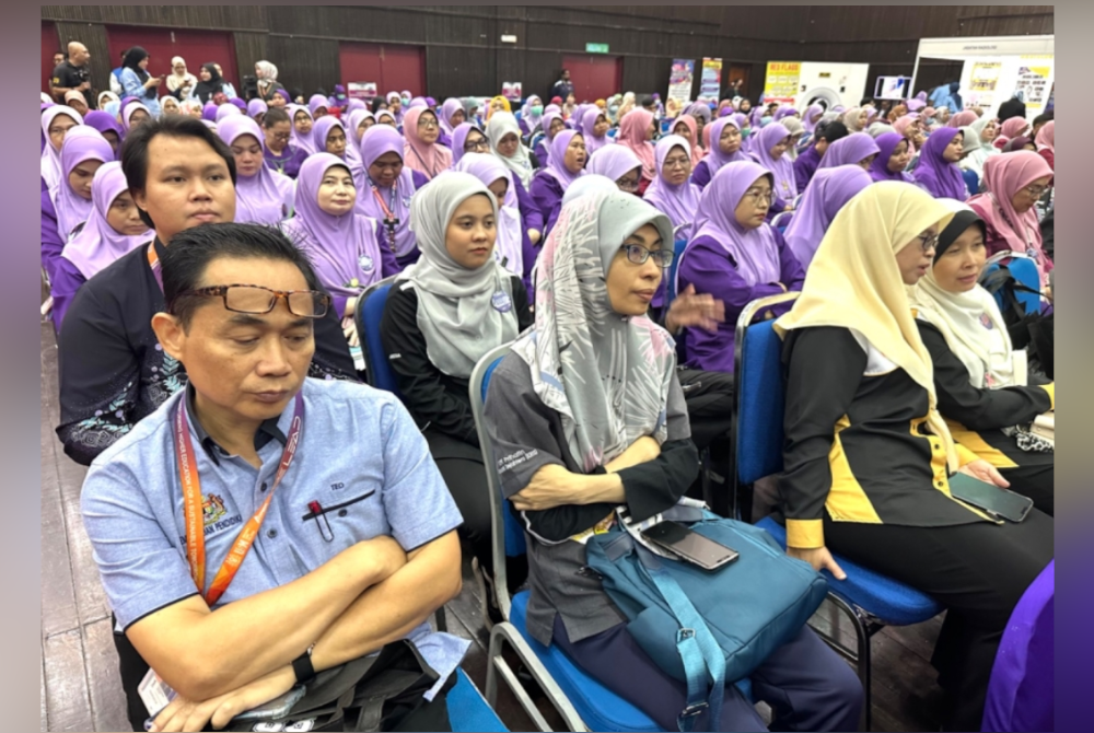 Kakitangan yang hadir pada Majlis Perasmian Sambutan 40 Tahun Hospital USM di Kubang Kerian pada Ahad.