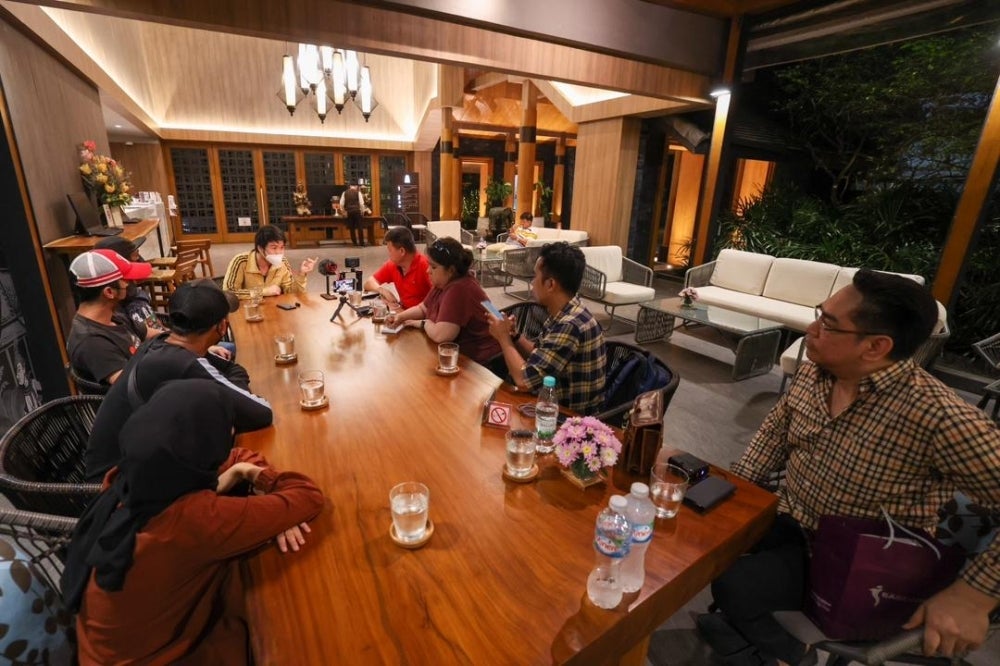 Temu bual antara mangsa-mangsa dengan wartawan Sinar Harian di Mae Sot, Myanmar.