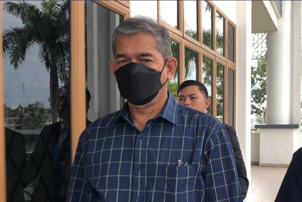 Bekas CEO MBI Kedah, Mohd Sobri Osman dihadapkan ke Mahkamah Sesyen Alor Setar, hari ini bagi berdepan dua pertuduhan meminta rasuah berjumlah RM4 juta dan menerima suapan sebanyak RM1 juta pertengahan tahun ini. - Foto Awani