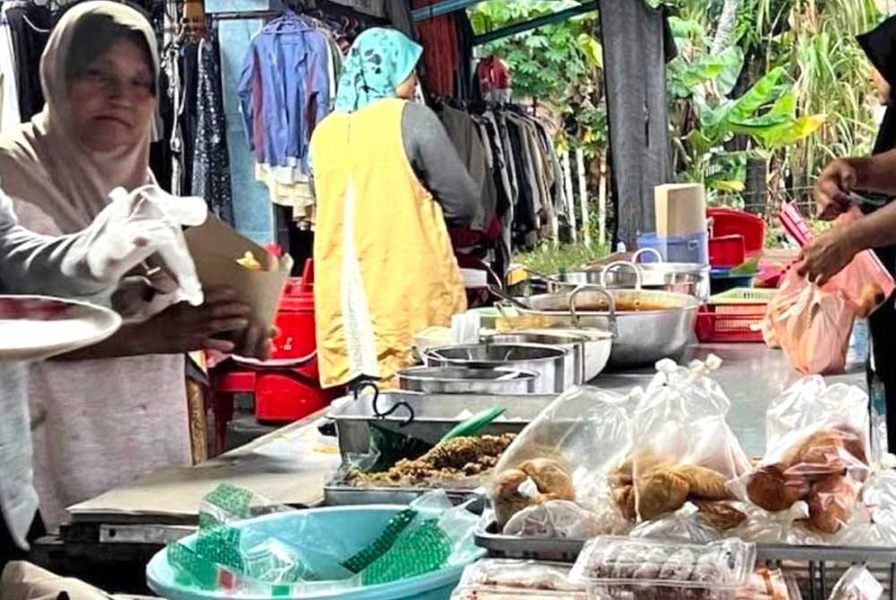 Pelbagai sarapan yang dijual kepada pelanggan.