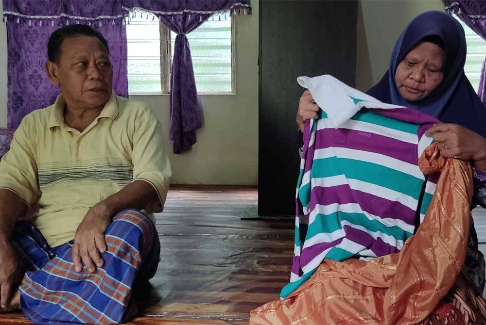 Hanya pakaian Siti Mariah menjadi pengubat rindu terutamanya ibunya, Che Sapuan.