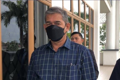Bekas CEO MBI Kedah, Mohd Sobri Osman dihadapkan ke Mahkamah Sesyen Alor Setar, hari ini bagi berdepan dua pertuduhan meminta rasuah berjumlah RM4 juta dan menerima suapan sebanyak RM1 juta pertengahan tahun ini. - Foto Awani