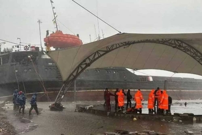 Ribut kuat pada Ahad dan cuaca buruk menghalang pihak berkuasa untuk melakukan pencarian.