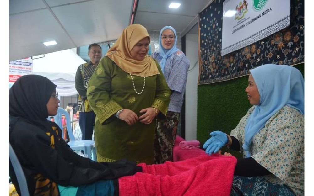 Perkhidmatan urut kaki akan turut disediakan kepada para pengunjung sempena karnival KUD@Putrajaya 2023.
