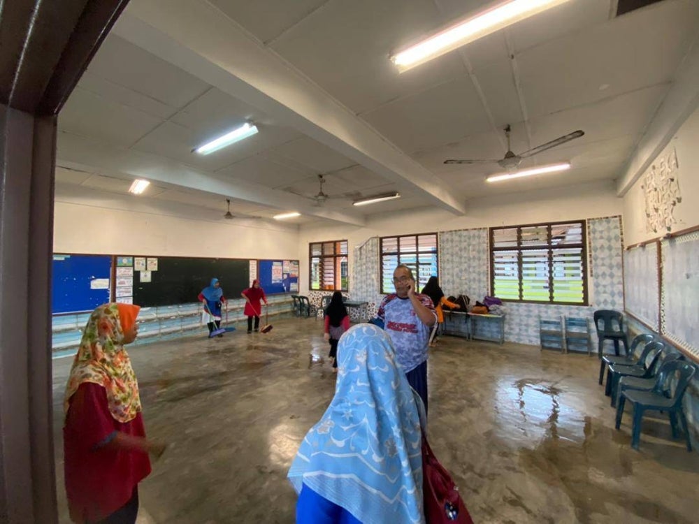 PPS SK Dalam Rhu, Pasir Puteh dibuka untuk menempatkan mangsa banjir di sekitar Pachakan.