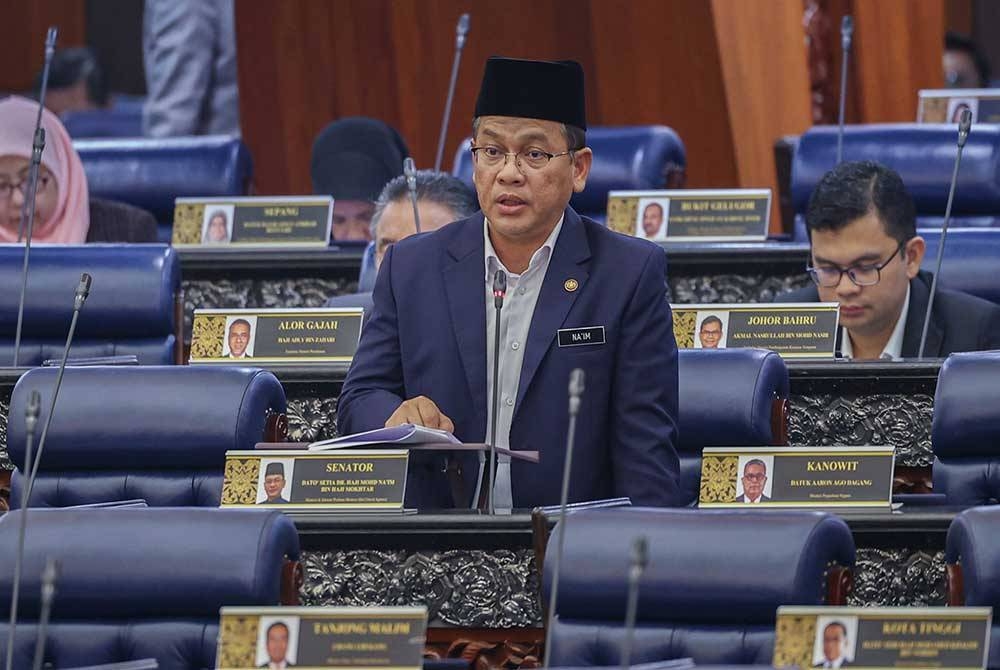 Mohd Na'im ketika sesi Jawab Lisan sempena Sidang Dewan Rakyat di Bangunan Parlimen hari ini. - Foto Bernama