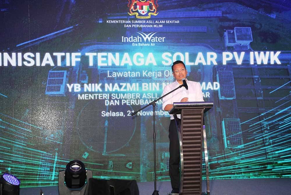 Nik Nazmi berucap sempena lawatan
kerja beliau ke Loji Rawatan Kumbahan Pantai 1 IWK pada Selasa.