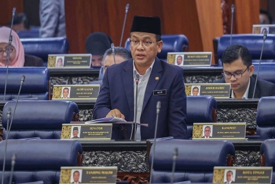 Mohd Na'im ketika sesi Jawab Lisan sempena Sidang Dewan Rakyat di Bangunan Parlimen hari ini. - Foto Bernama