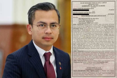 Notis saman yang disiarkan di dalam akhbar tempatan berbahasa Inggeris pada Selasa.