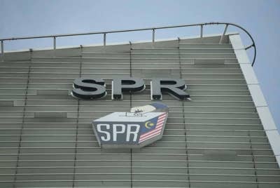 SPR telah mengeluarkan 744 kertas undi pos kepada pengundi yang berhak untuk mengundi secara pos bagi PRK Kemaman.