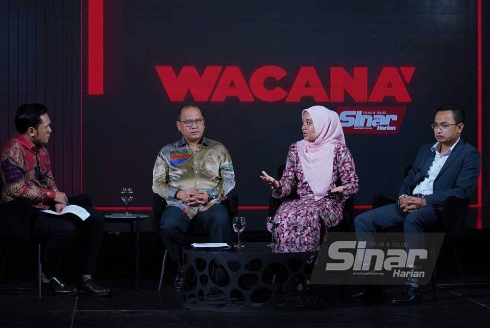 Dari kiri, Ismail Adnan, Ahli Jawatankuasa Pas Pusat, Datuk Ahmad Amzad Hashim, Ketua Penerangan Puteri UMNO, Shamellya Norazizi, Dr Muhammad Taufik Yaakub.