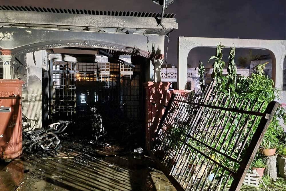 Antara rumah yang terbakar di Taman Sri Impian, Sungai Petani.
