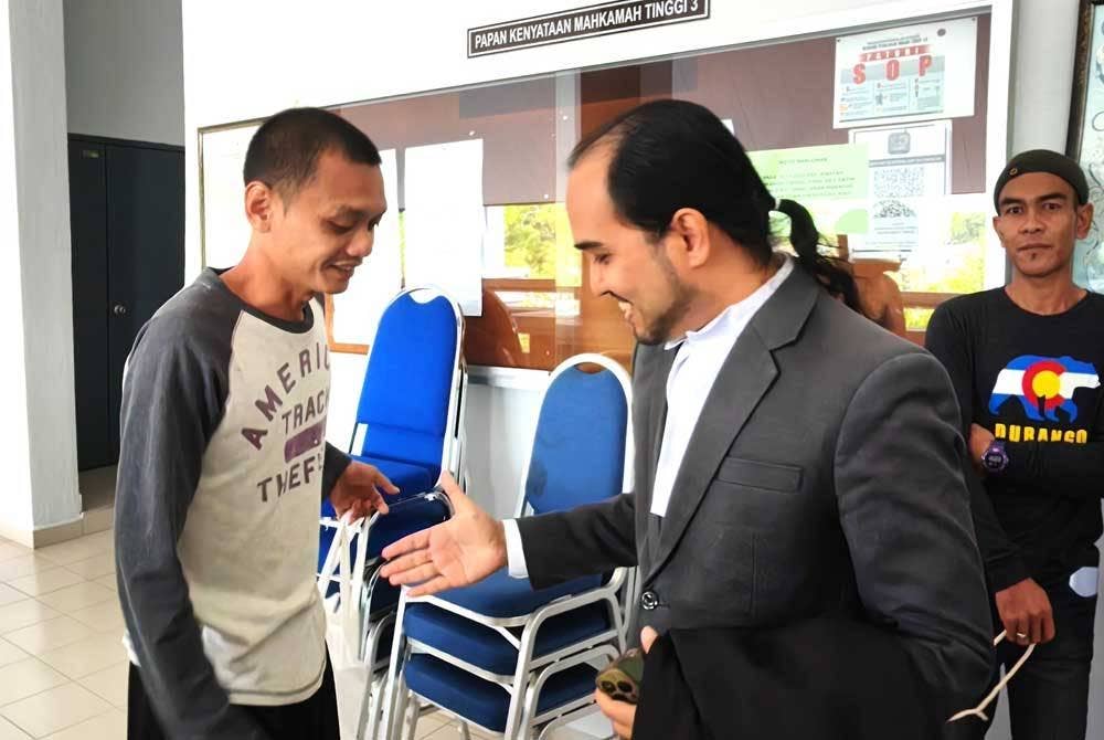 Mohammad Hafizuddin meluahkan rasa syukur dan gembira atas keputusan mahkamah melepaskan dan membebaskannya daripada pertuduhan mengedar dadah tiga tahun lalu.