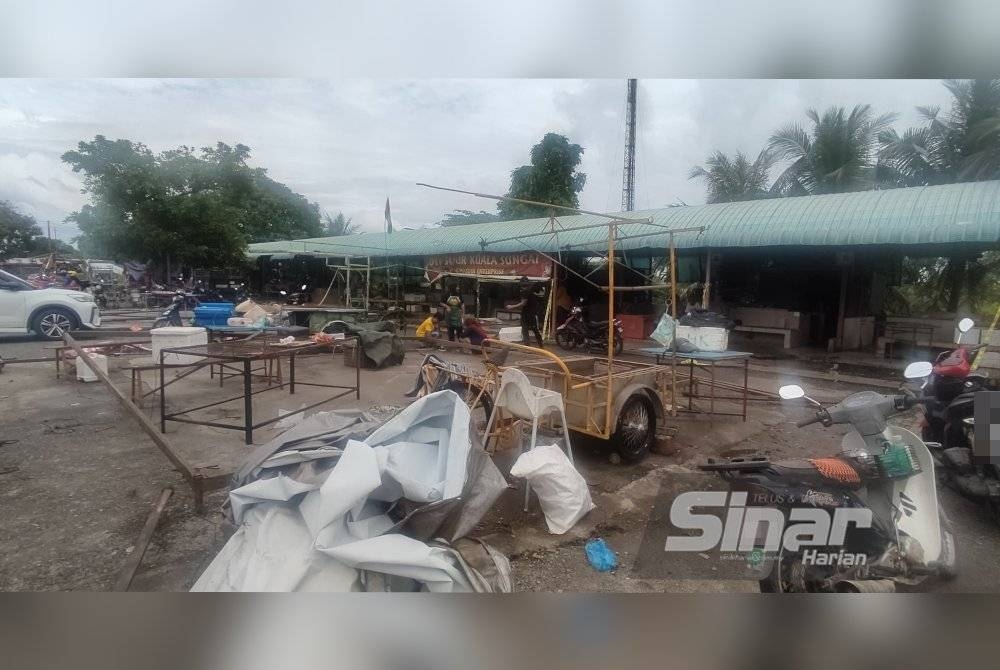 Pasar Pagi Kuala Sungai dirobohkan bagi memberi laluan kerja pelebaran jalan utama Alor Setar-Kangar.