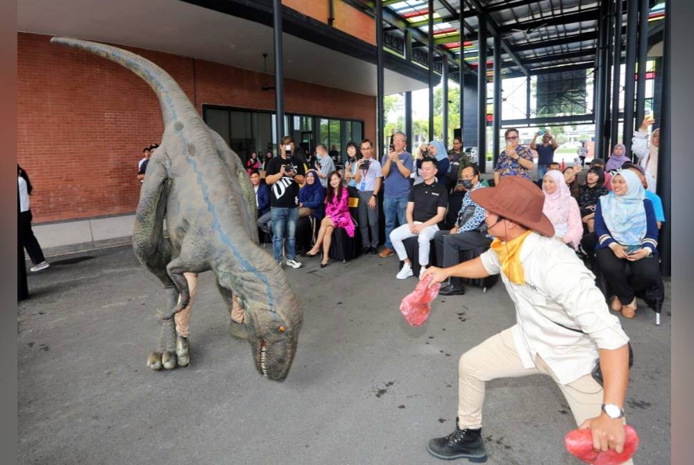 Dinosaur Encounter yang akan dibuka pada Disember depan di Silverlakes Village Outlet mengetengahkan konsep taman tema didik hibur kepada pengunjung.