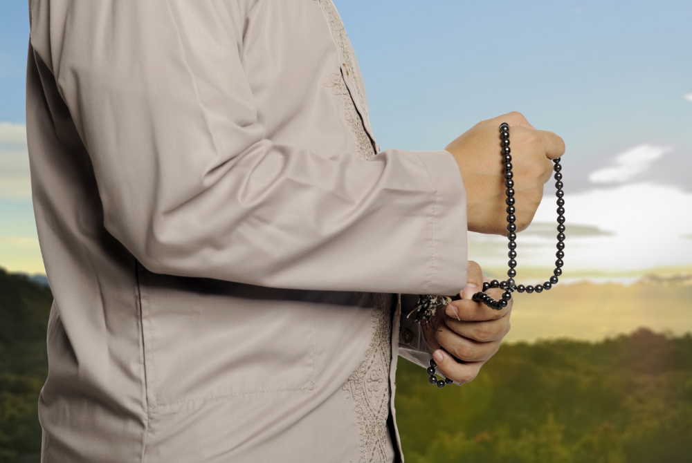 ALLAH SWT menjadikan manusia dengan sebab tersendiri iaitu menuntut kita sebagai hamba-NYA untuk beribadah dan berbuat kebaikan. -Gambar hiasan/ Foto: 123RF