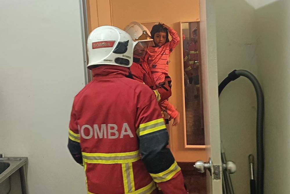 Kanak-kanak berusia tiga tahun antara mangsa yang berjaya diselamatkan dalam kejadian pagi Khamis.