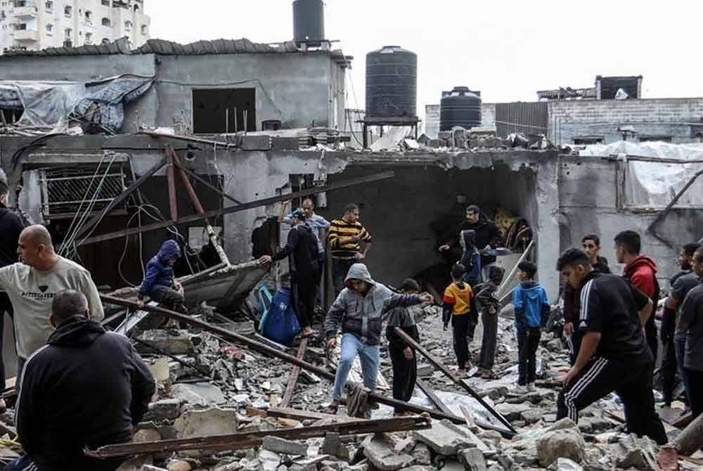 Serangan turut meragut nyawa 47 ahli keluarganya sementara yang lain masih terperangkap di bawah runtuhan.