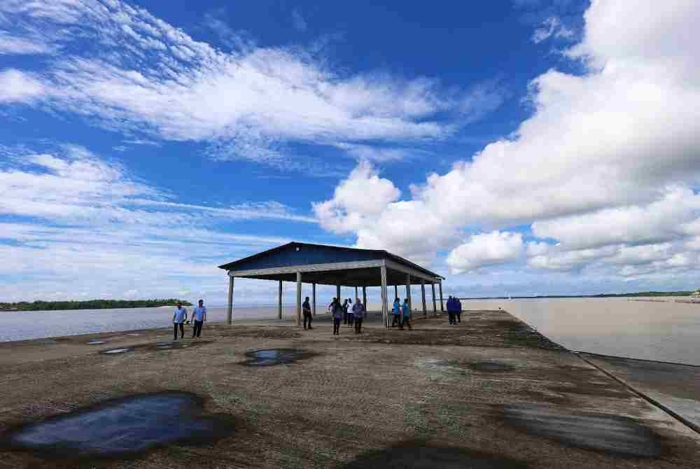 
Jeti Kargo Pelabuhan Hutan Melintang yang ditutup sejak tahun 2020 akibat pandemik Covid-19 akan kembali beroperasi April tahun depan.
