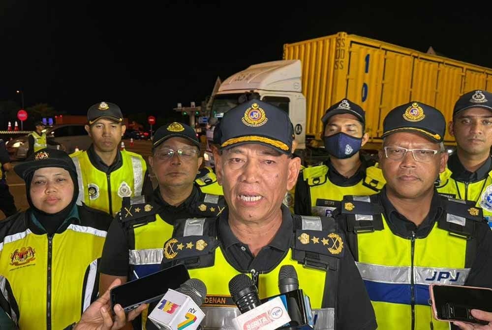 Adenan ketika ditemui media selepas meninjau Ops Khas Teknikal di Plaza Tol Juru, pada Khamis malam.