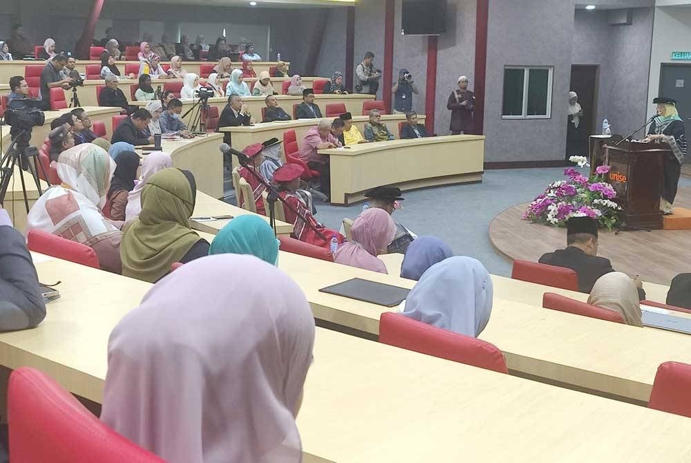 Sebahagian tetamu yang hadir pada Syarahan Perdana di Unisel Kampus Bestari Jaya di sini pada Jumaat