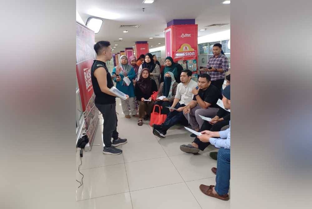 Warga kerja Kumpulan Media Karangkraf menyertai aktiviti dalam kempen 'LookGoodFeelGood