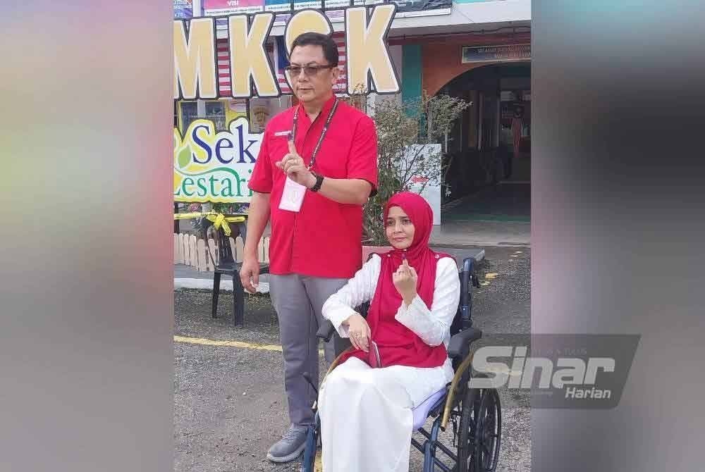 Suzana bersama Mohd Kamri selesai membuang undi pada PRN Selangor, Ogos lalu.