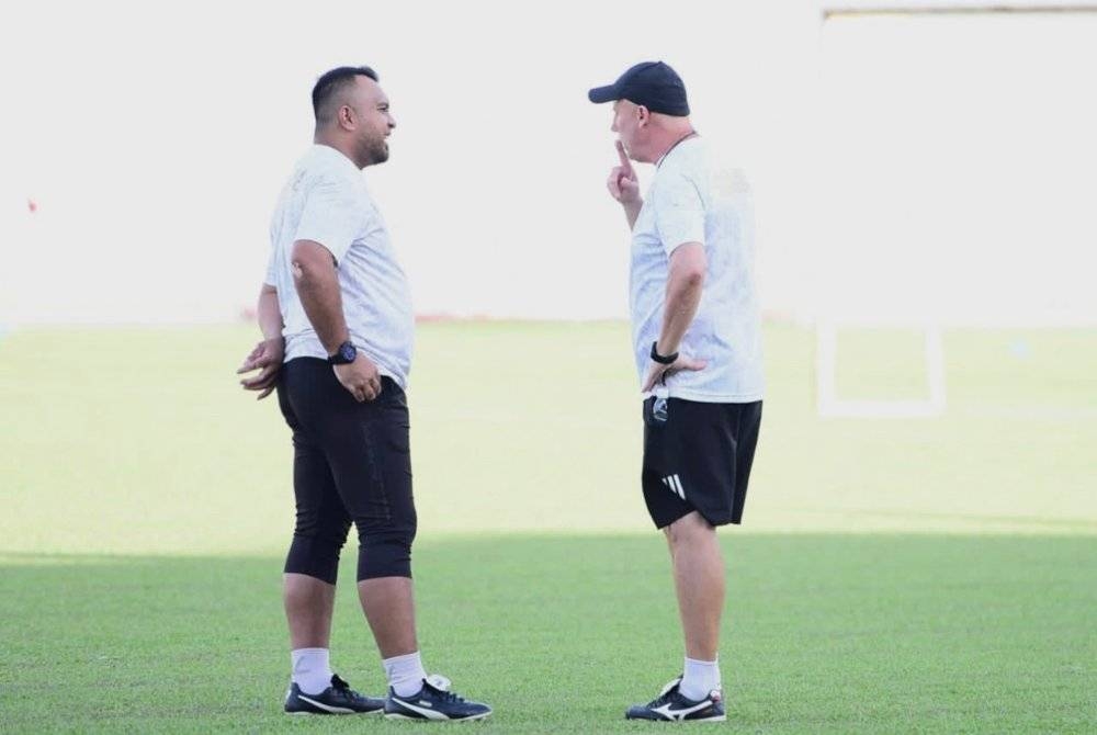 Nazrulerwan (kiri) menggantikan Ailton (kanan) secara interim selepas ketua jurulatih kelahiran Brazil itu terpaksa melepaskan jawatan kerana menghadapi masalah keluarga.