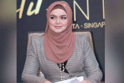 Siti Nurhaliza tidak kisah dipanggil Tokti semasa bersama peminat tapi dalam majlis tertentu, lebih baik dipanggil dengan nama Siti Nurhaliza.